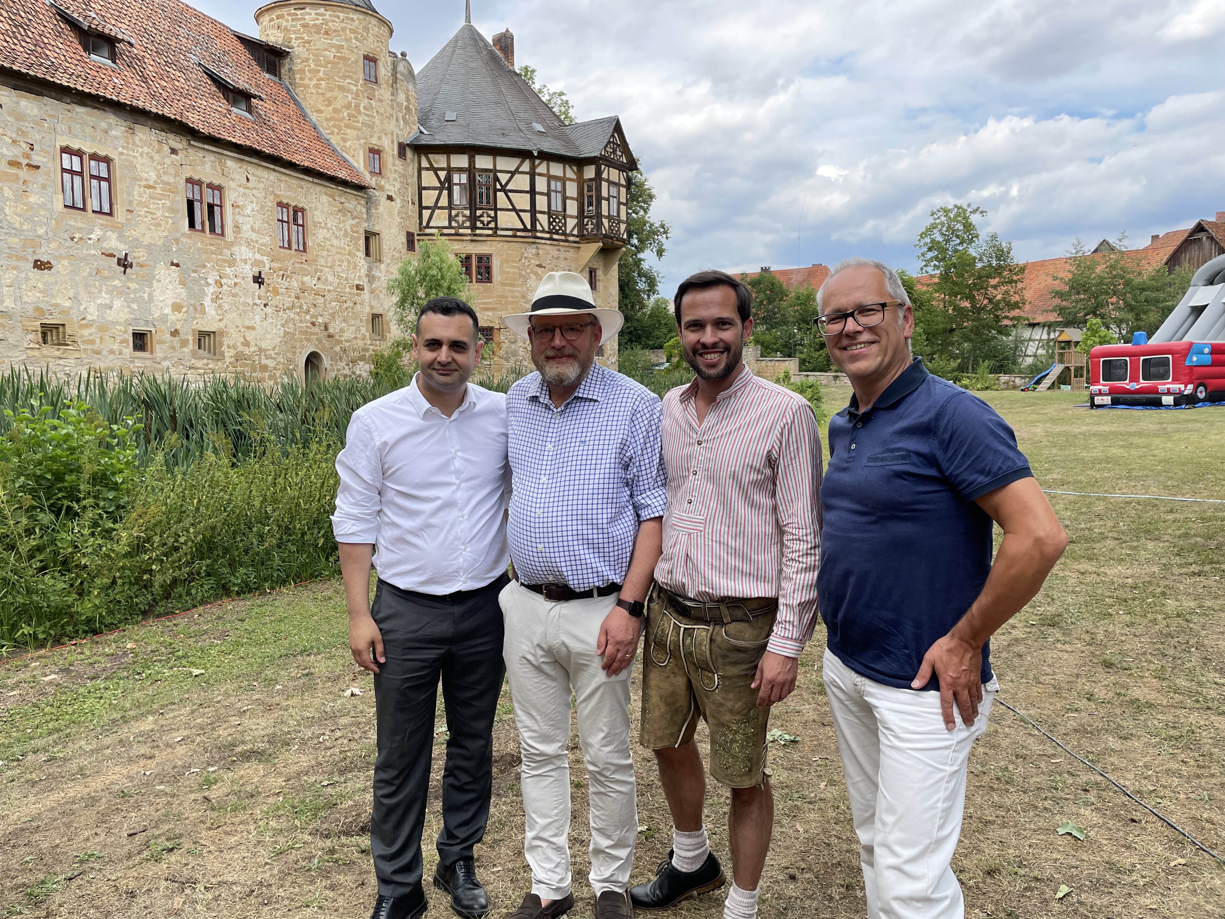 vor dem Schloss